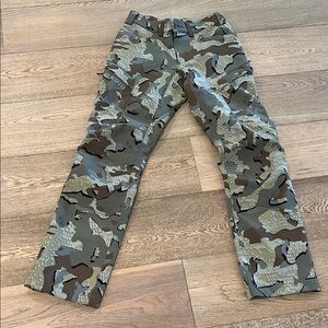 Kuiu hunting pants size 28.